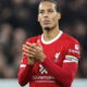 Liverpool considera futuro e monitora talento brasileiro para substituir Van Dijk