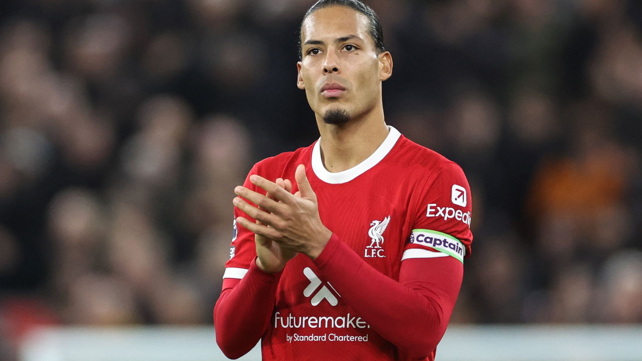 Liverpool considera futuro e monitora talento brasileiro para substituir Van Dijk