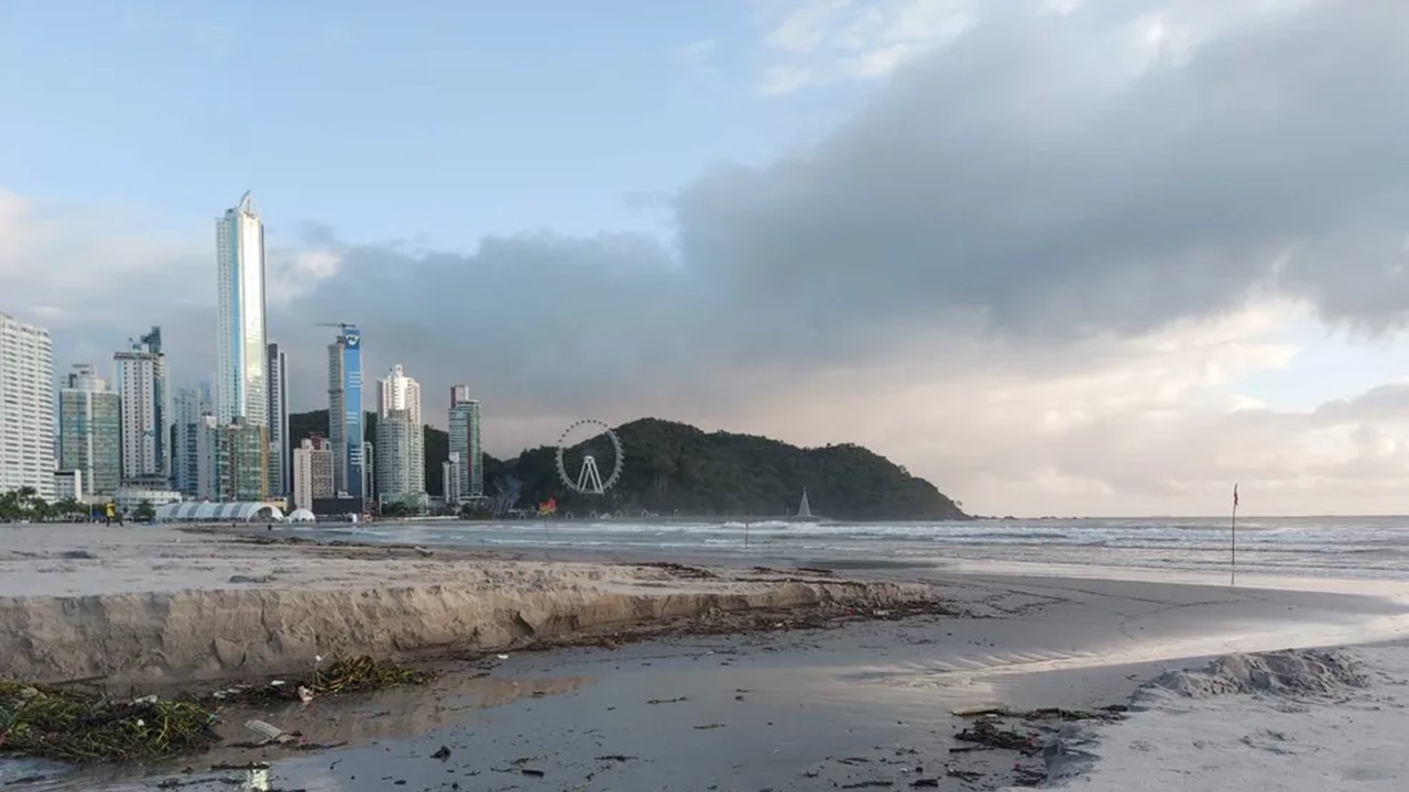 Alerta de chuvas em Balneário Camboriú: Defesa civil em nível vermelho