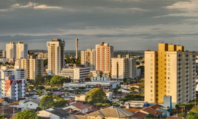 O céu de Bauru: De nuvens cinzentas a um azul radiante