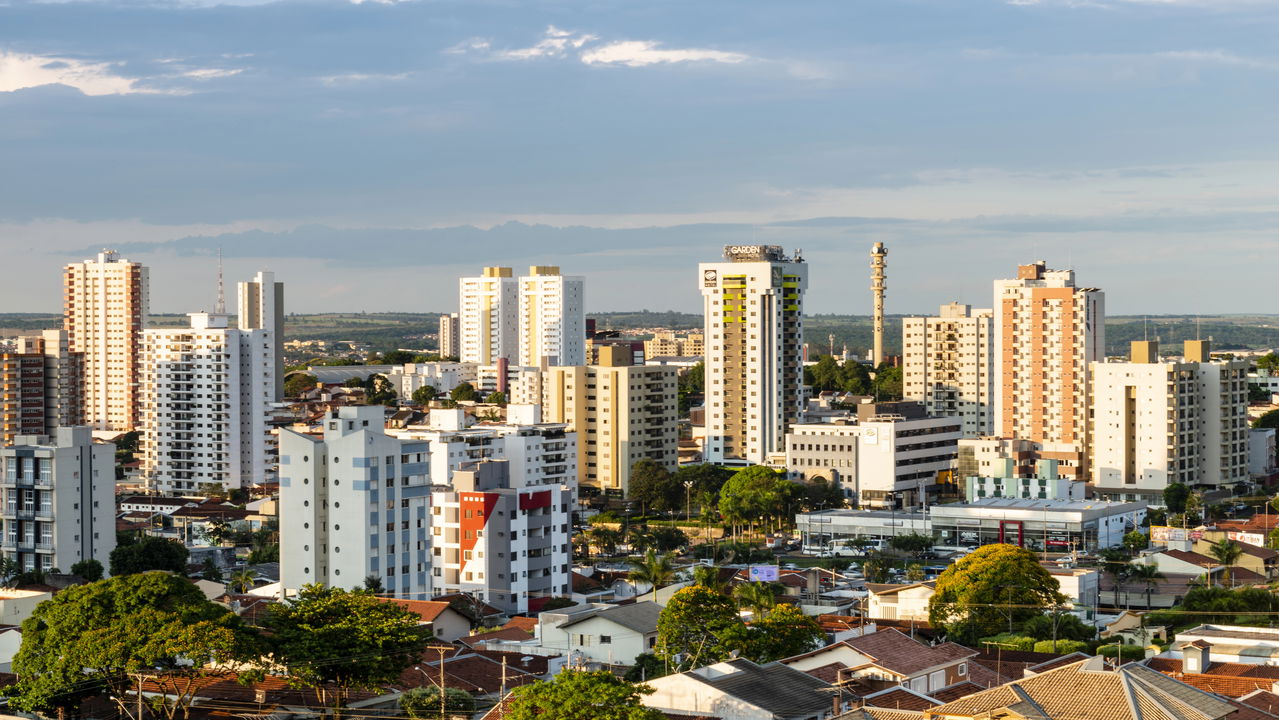 Tempo instável em Bauru: Prepare-se para o calor e a chuva