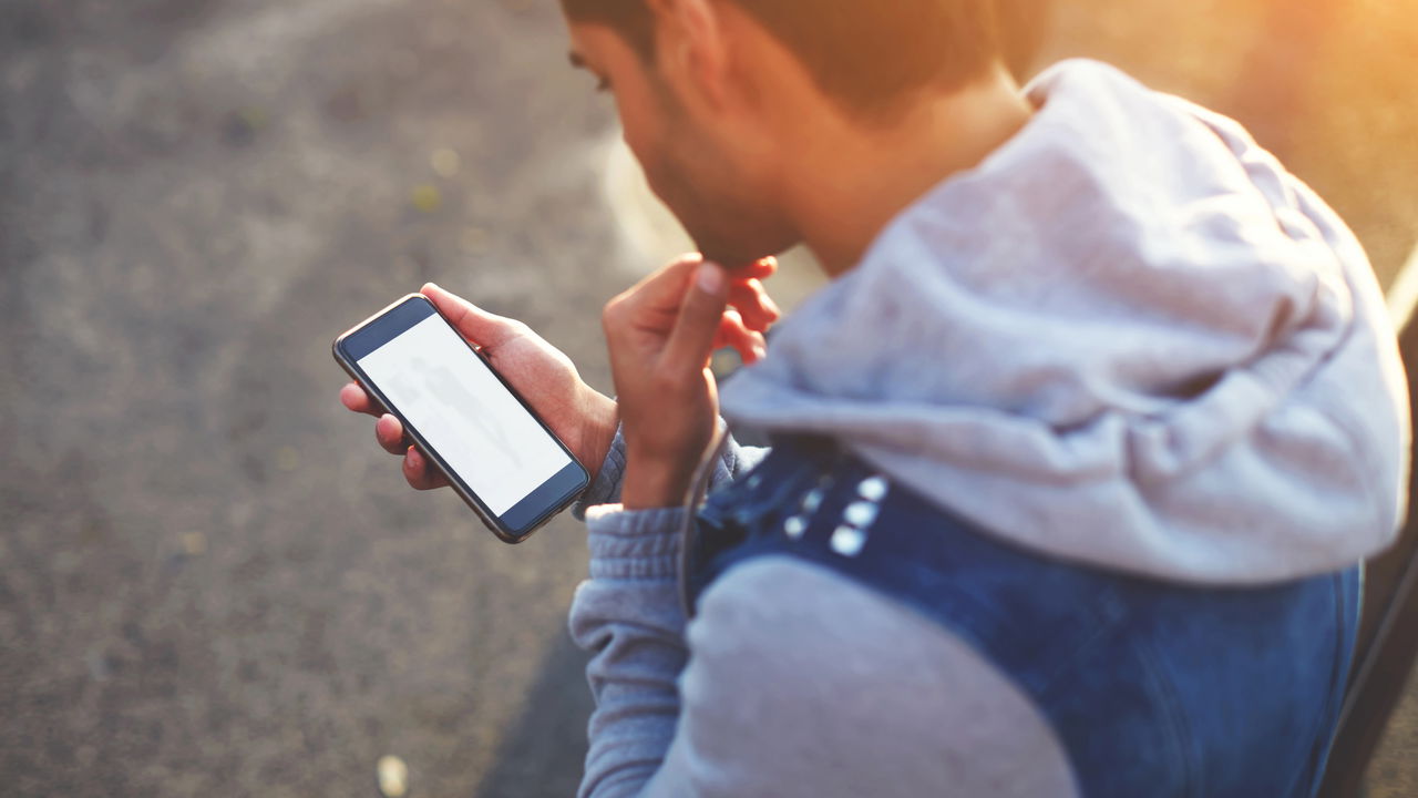 Síndrome do pescoço de texto, o impacto do uso prolongado de celulares