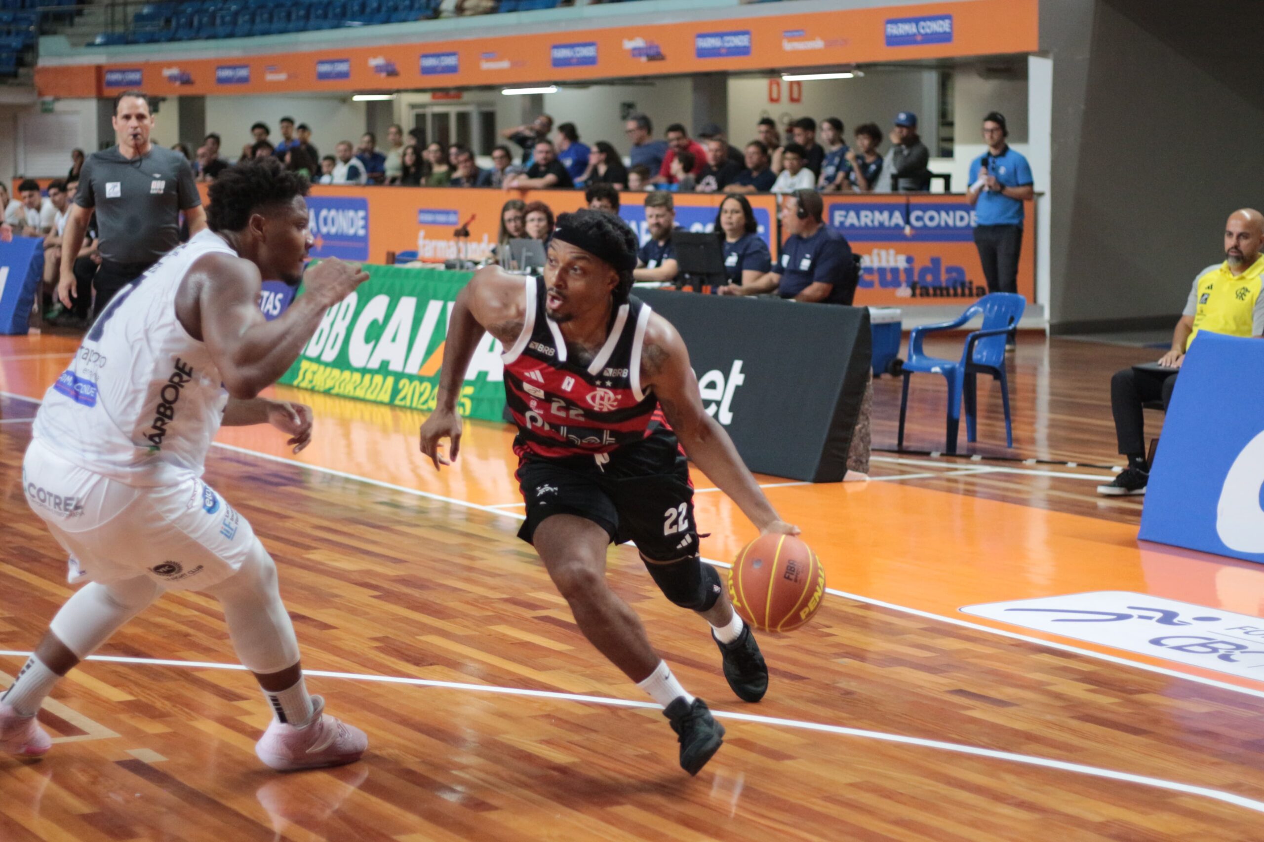 Flamengo x São José pelo NBB (Foto: Léo Lenzi/Agência NTZ)