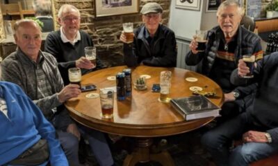 Segunda casa? Amigos se reúnem toda quinta-feira há 56 anos para tomar cerveja