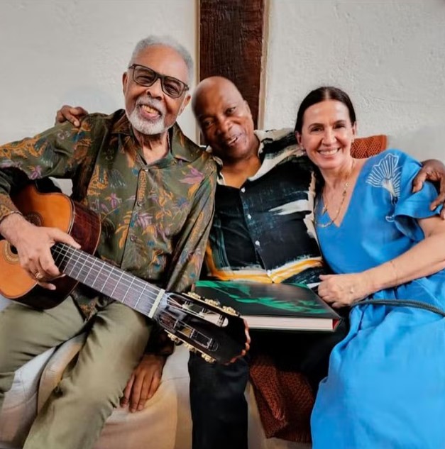 Milton Nascimento ao lado de Gilberto Gil.