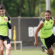 Victor Luis e Mateus Carvalho. Treino do Vasco (Foto: Matheus Lima/Vasco)