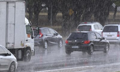 Brasília: Chuva moderada (88% de chance) e máxima de 24,6°C - Confira os detalhes!