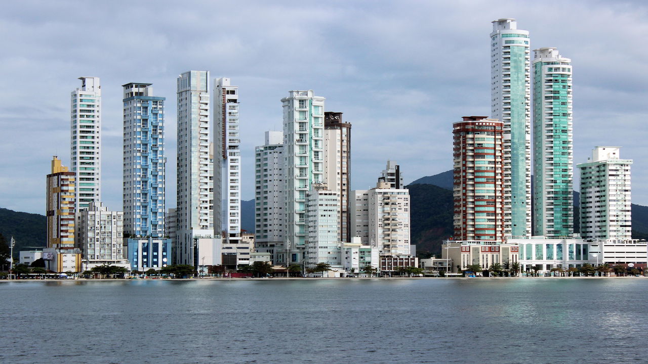 Praia em Balneário Camboriú? Confira a previsão completa!