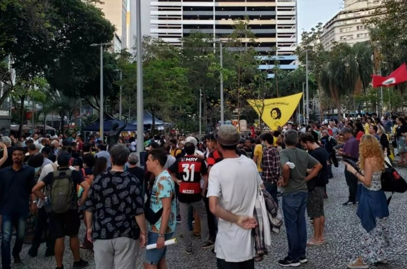 Celebração da condenação de Ronnie Lessa e Élcio de Queiroz no Buraco do Leme, no Centro do Rio.