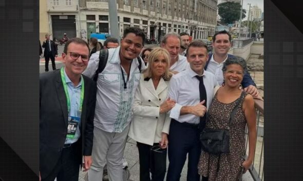 Guia turístico sofre ofensas racistas em visita de Macron no Rio