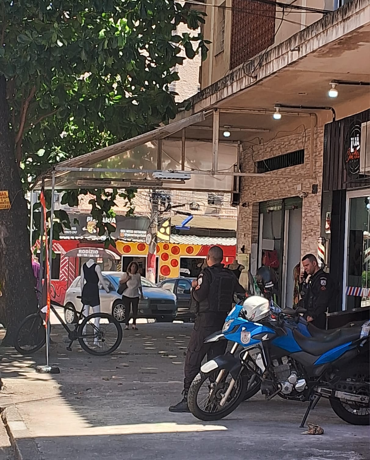 Polícia Militar reforça segurança na Vila da Penha, bairro da Zona Norte do Rio.