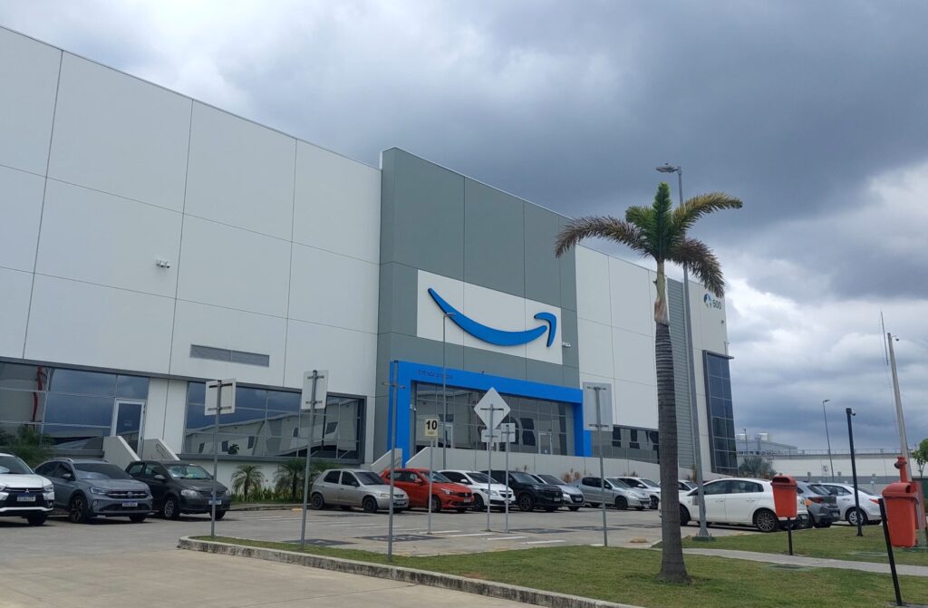 Centro de Distribuição da Amazon, em São João de Meriti, na Baixada Fluminense. 