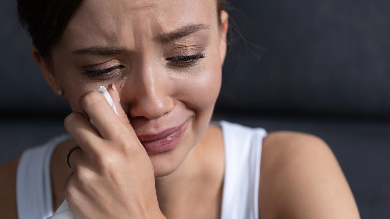 Por que algumas pessoas não conseguem chorar? Entenda o que afeta o choro