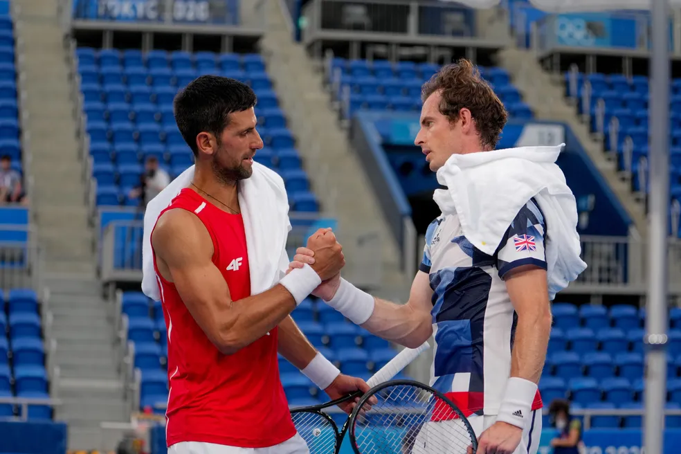 Djokovic e Murray em quadra