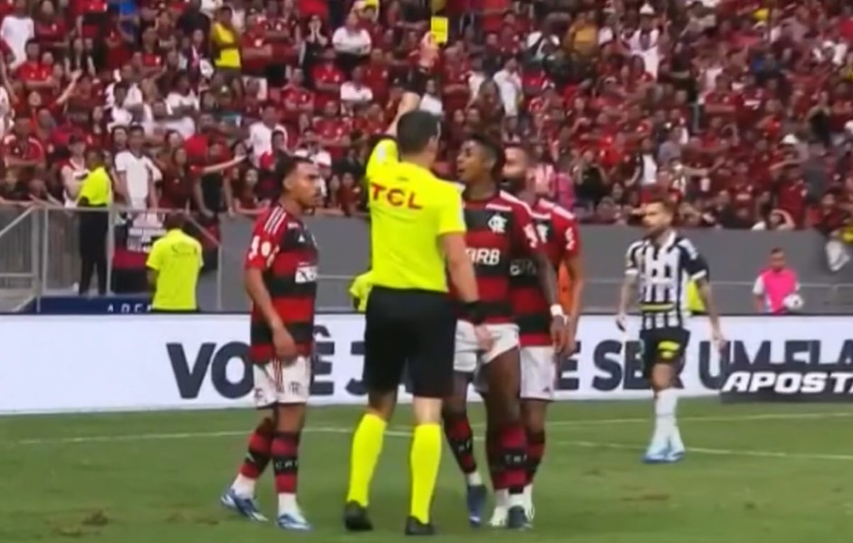 Bruno Henrique leva cartão em partida válida pelo Campeonato Brasileiro em 2023. 