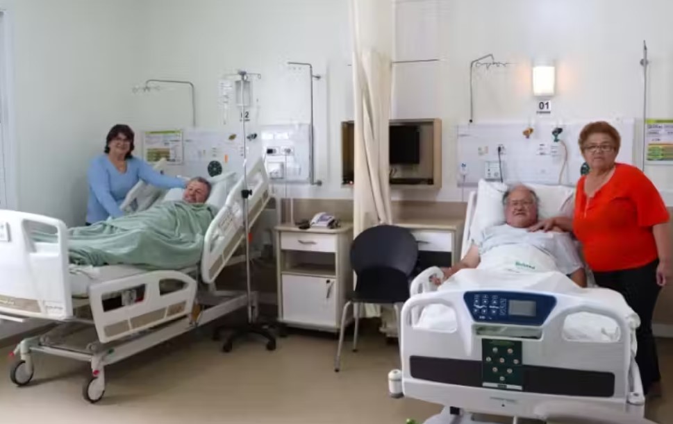 Hospital vira 'reality show' e revela irmãos perdidos após 56 anos.