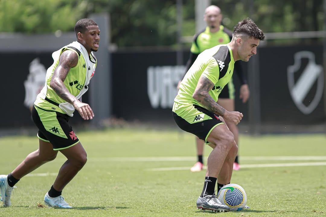 Leandrinho e Victor Luís. Treino do Vasco (Foto: Matheus Lima/Vasco)