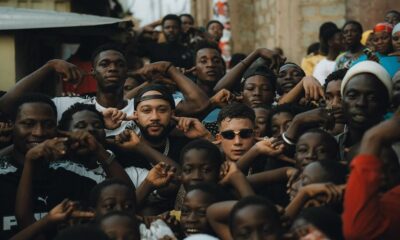 Memphis Depay promove Corinthians e realiza ações sociais com MC Hariel em Gana