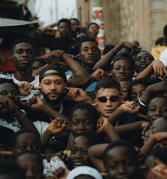 Memphis Depay promove Corinthians e realiza ações sociais com MC Hariel em Gana