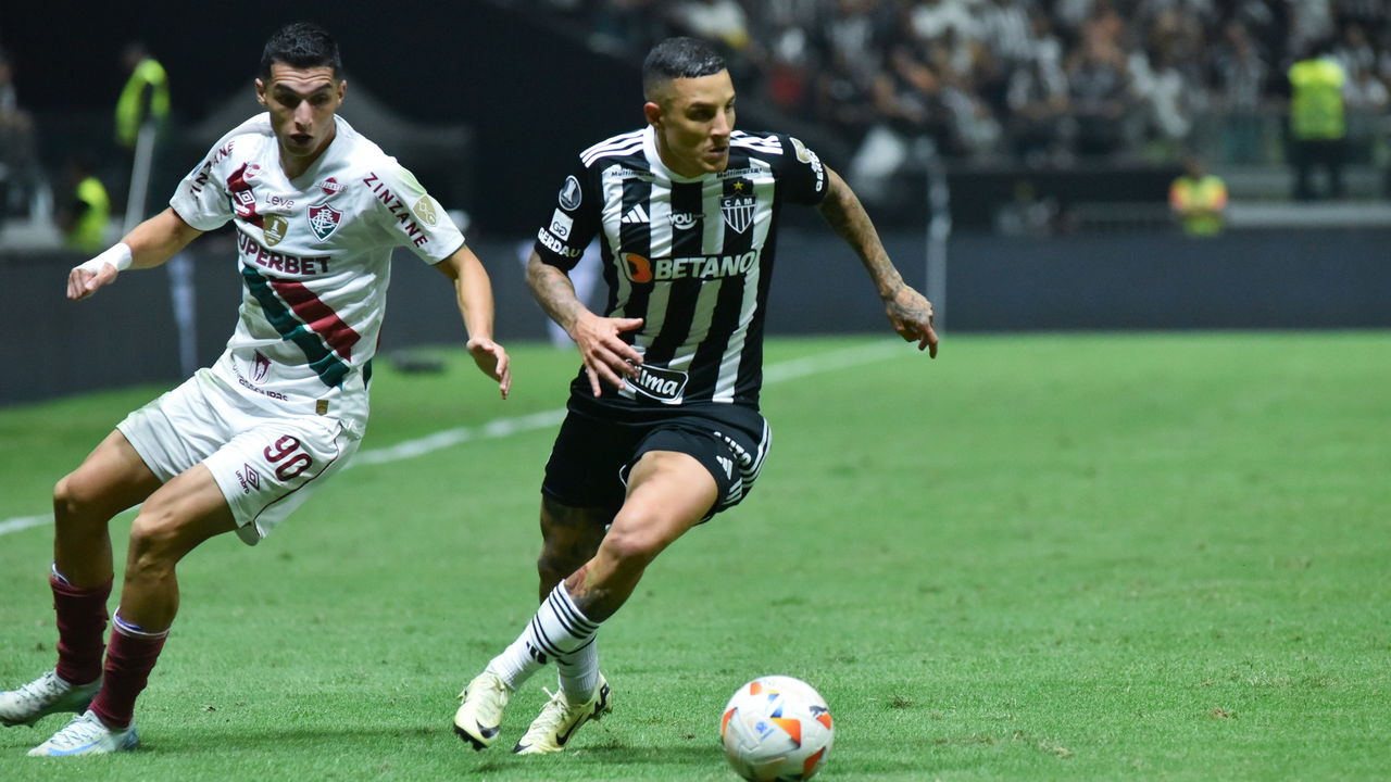 Corinthians mira reforço com Guilherme Arana