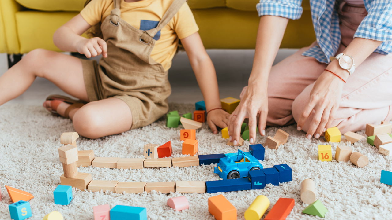 O poder de brincar: Como as brincadeiras são essenciais para o crescimento infantil