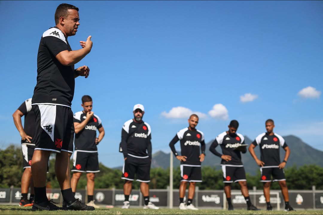 Ramon Lima no treino do Vasco (Foto: Dikran Sahagian/Vasco)