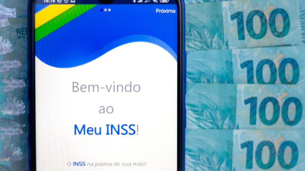 Antecipação do 13º salário do INSS beneficia aposentados