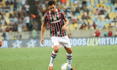 Paulo Henrique Ganso com a bola no pé em jogo do Fluminense no Maracanã