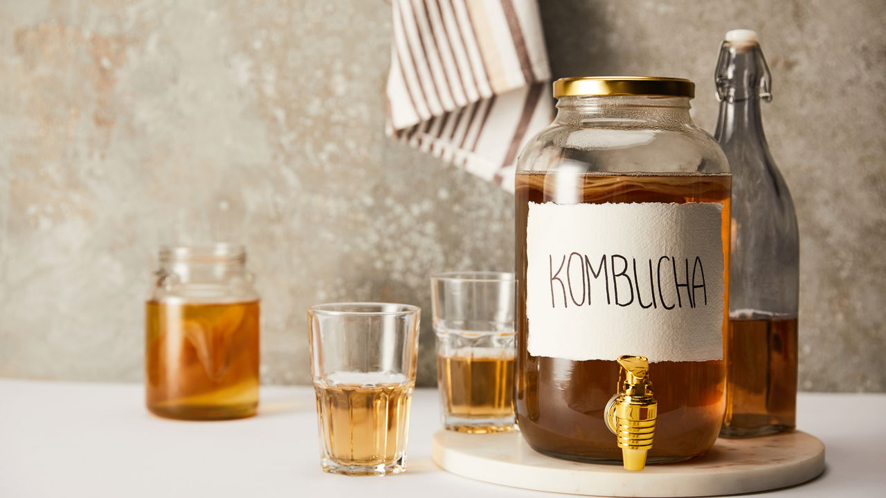 Kombucha (Créditos: depositphotos.com / AntonMatyukha)