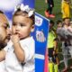 Mavie rouba a cena ao acompanhar Neymar Jr. no campo!