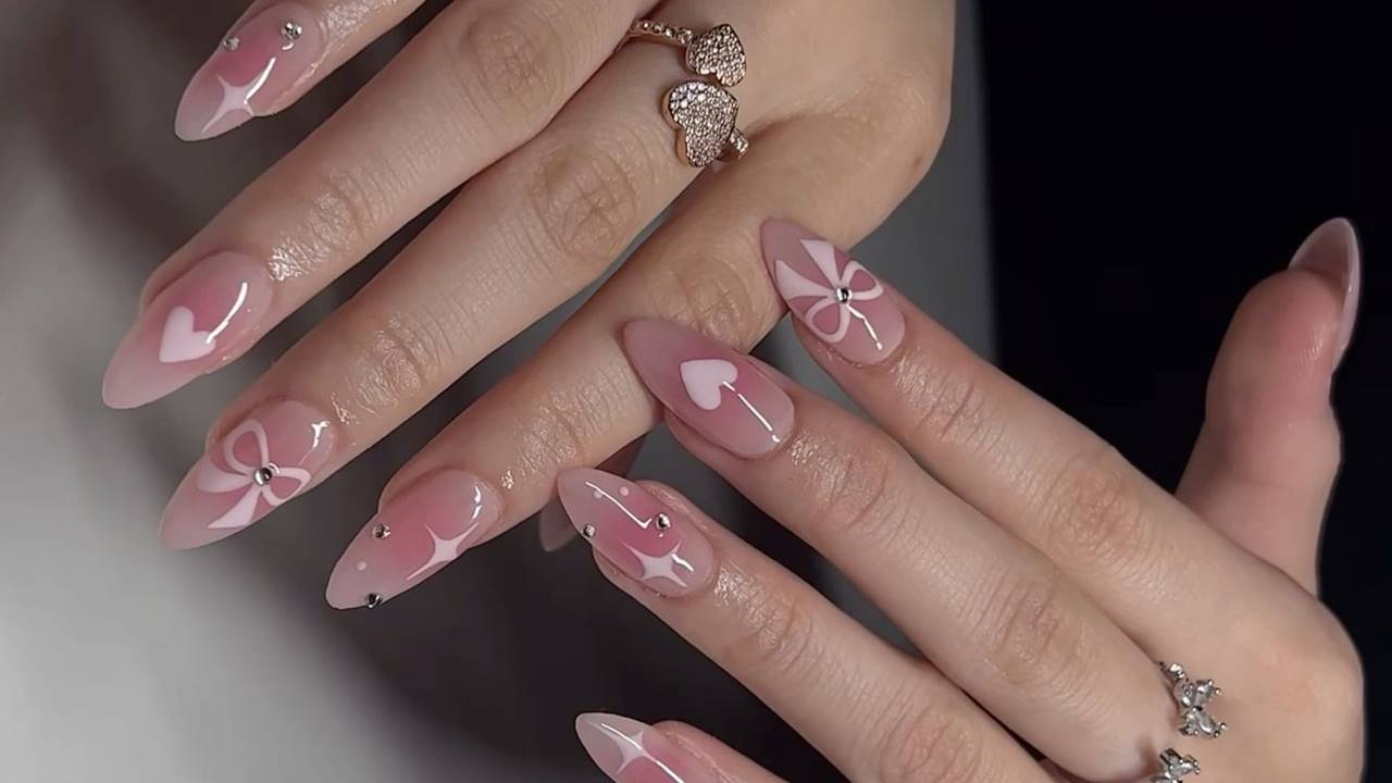 Balletcore nas unhas? Descubra a tendência que virou febre!