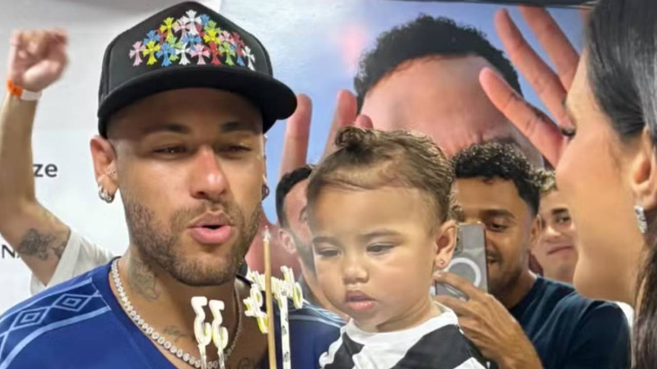 Neymar comemora aniversário com família após estreia no Santos!