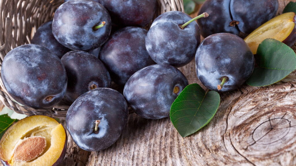 Essa fruta pode deixar sua pele mais jovem e saudável