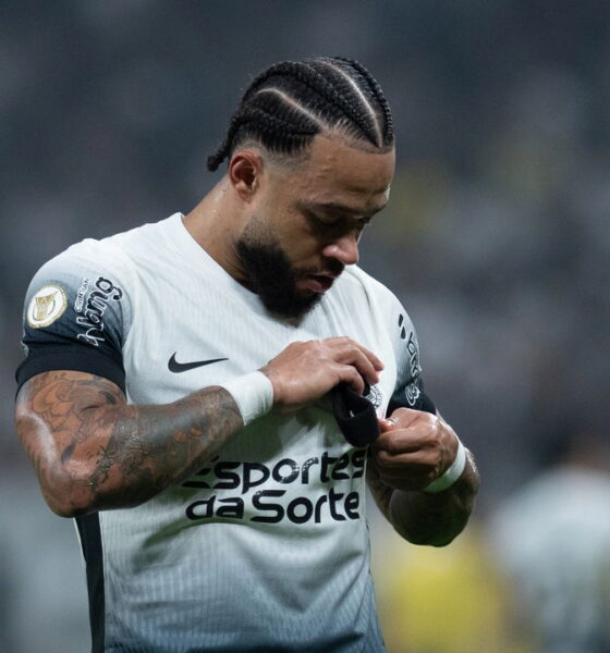 Vestindo a camisa ou só de passagem? O futuro incerto de Memphis Depay no Timão