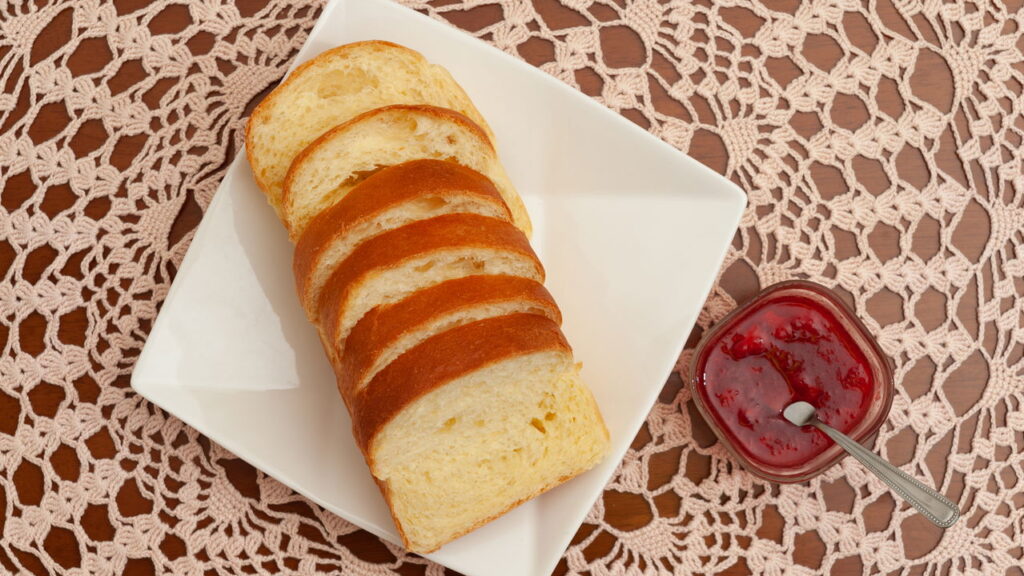 O pão de liquidificador que vai transformar seus cafés da manhã