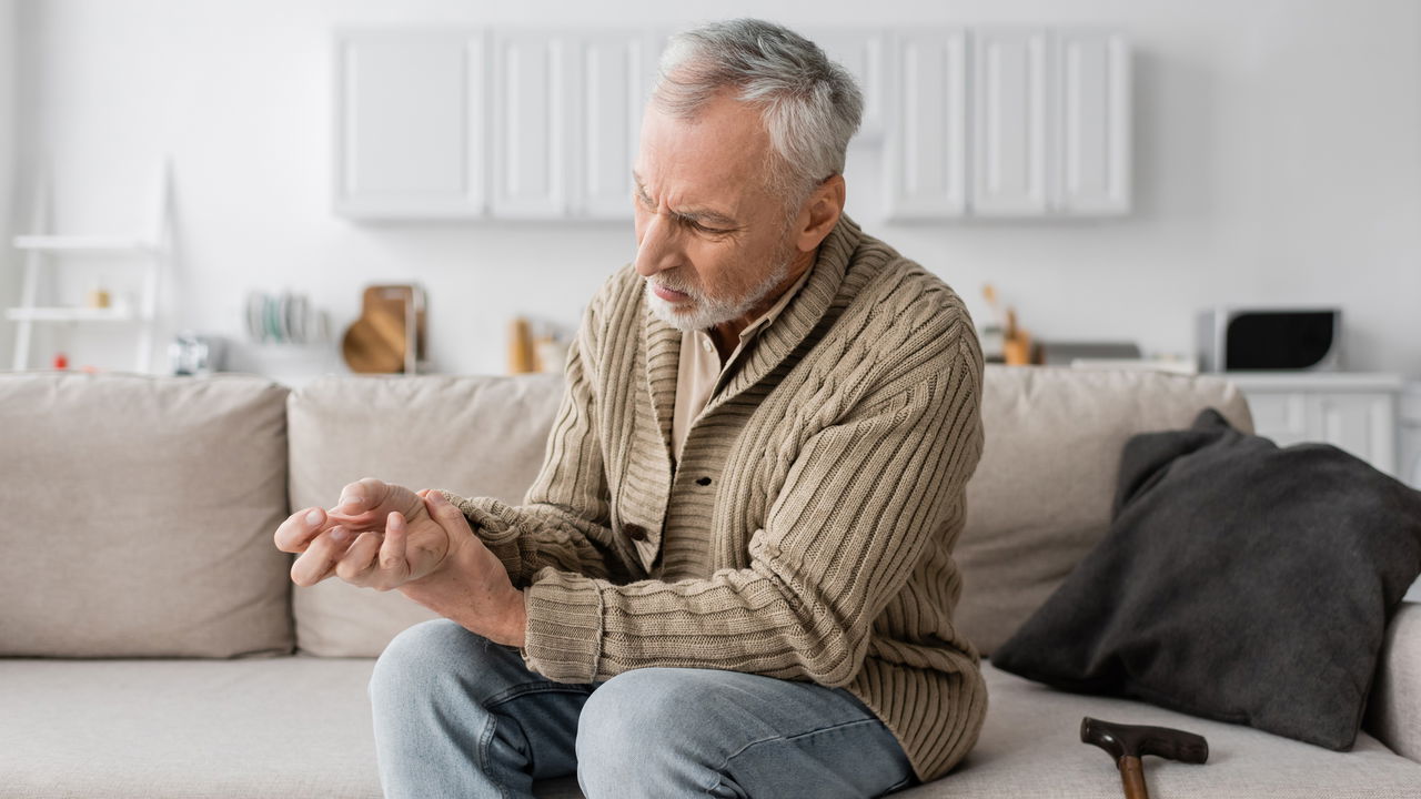 Aprovado! Dispositivo inovador oferece alívio para quem tem Parkinson