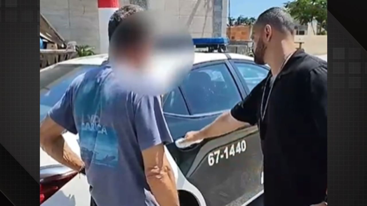 Policia prende homem acusado de abusar do neto.