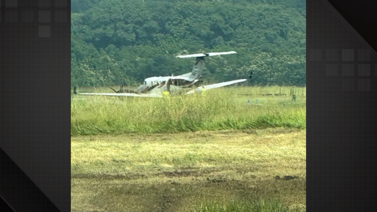 Avião sai de pista