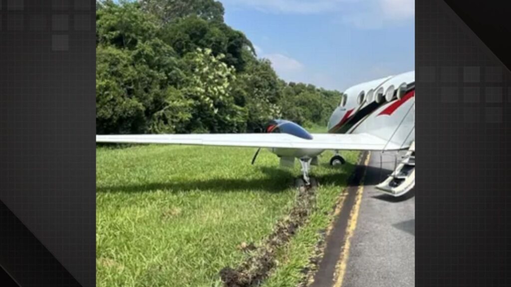 Avião de pequeno porte sai da pista em SP