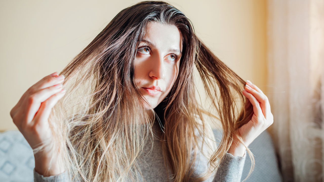 Cabelo oleoso? Descubra o truque simples para reduzir a oleosidade de vez!