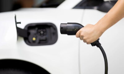 Nova tecnologia promete carregar carros elétricos mais rápido que um café