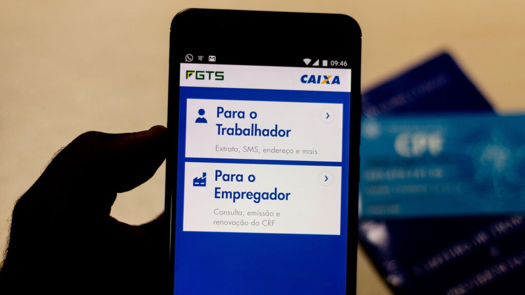 Trabalhadores com FGTS recebem novo alerta sobre saque-aniversário