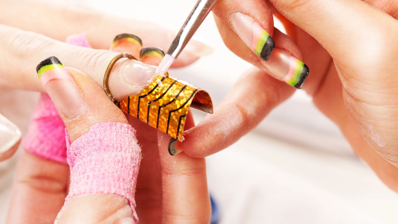 Você faz isso com suas unhas de gel? Descubra os cuidados essenciais!