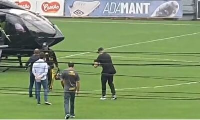 Neymar chega de helicóptero ao Santos