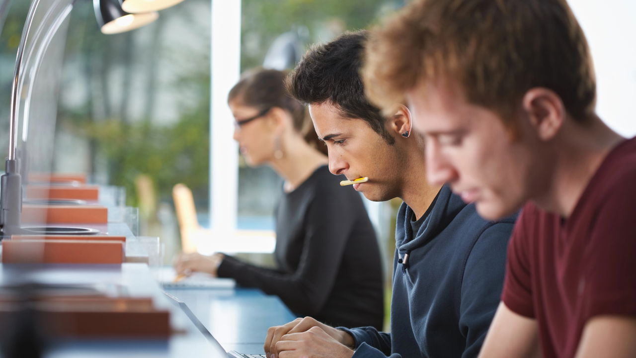 Aprenda tecnologia de graça! Empresas lançam bolsas para diversos cursos