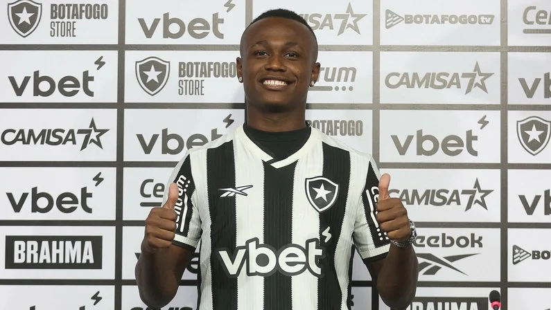 Técnico da seleção elogia atacante do Botafogo Nathan Fernnades