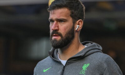 Alisson Becker responde às críticas após eliminação do Liverpool