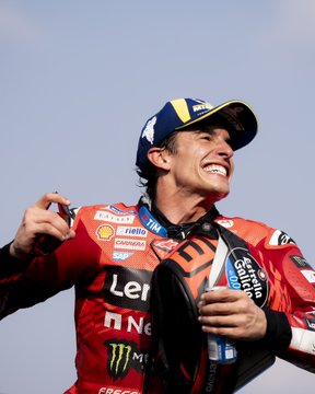 Marc Márquez segura o irmão Álex e vence a corrida Sprint na Argentina