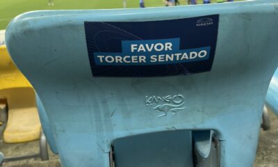 Maracanã com frases de "torcedores sentados"