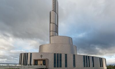 Catedral da Aurora Boreal: Obra é inspirada no fenômeno das luzes no céu